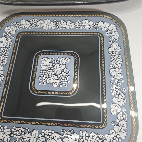 Vintage Smokey Black Glass Leaf Border Set of 2 Trays - Picture 4 of 10
